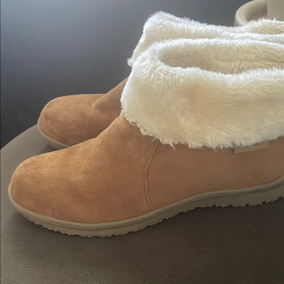 Minnetonka Women’s 9 Cozy Brown Winter Boots with Plush Lining - Picture 5 of 7